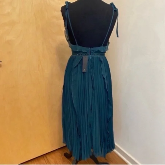 Lulus Never a Dull Moment Tie-Strap Pleated Midi Dress Emerald Green XSmall